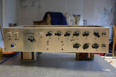 facade origine.JPG (122.37 Kio) Vu 24634 fois La façade d'origine, il manque les led d'état